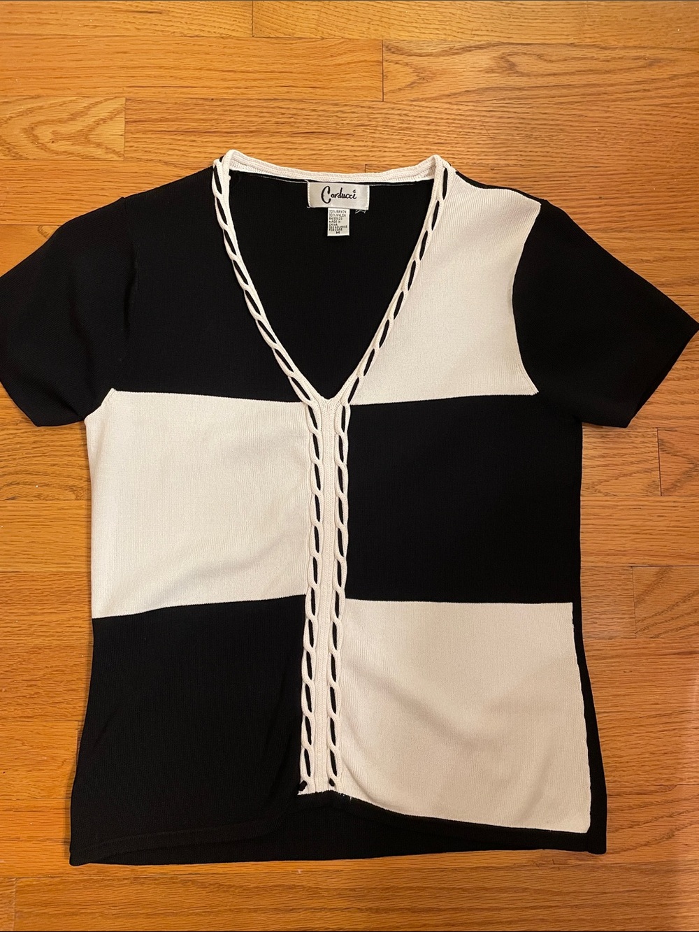 Carducci Contrast Black & White V-Neck Short Sleeve Knit Top